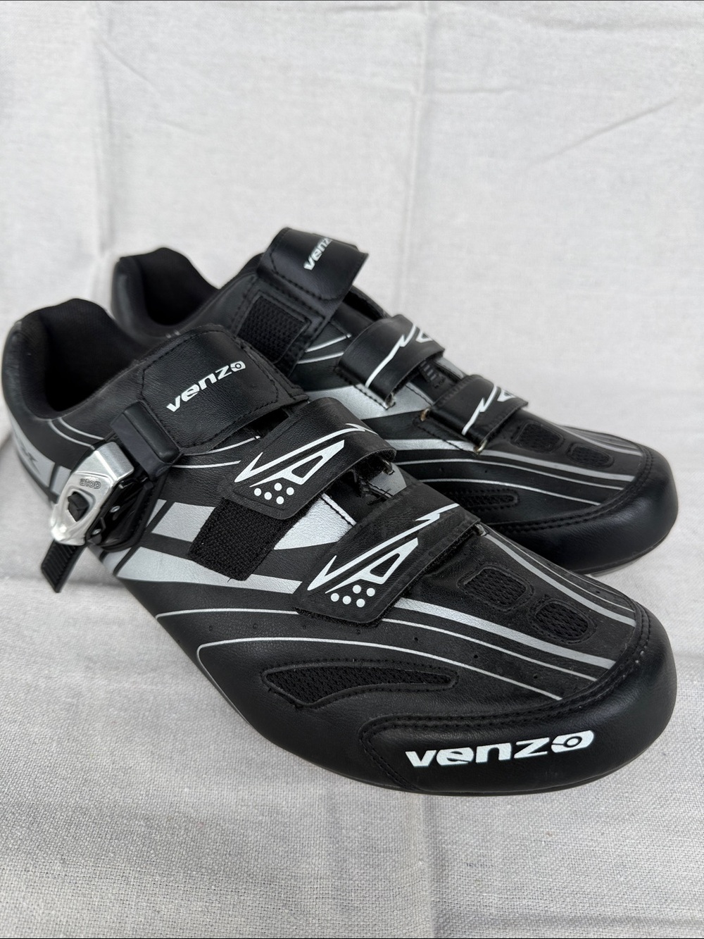Venzo Men's Black Athletic Cycling Shoes with Silver Accents